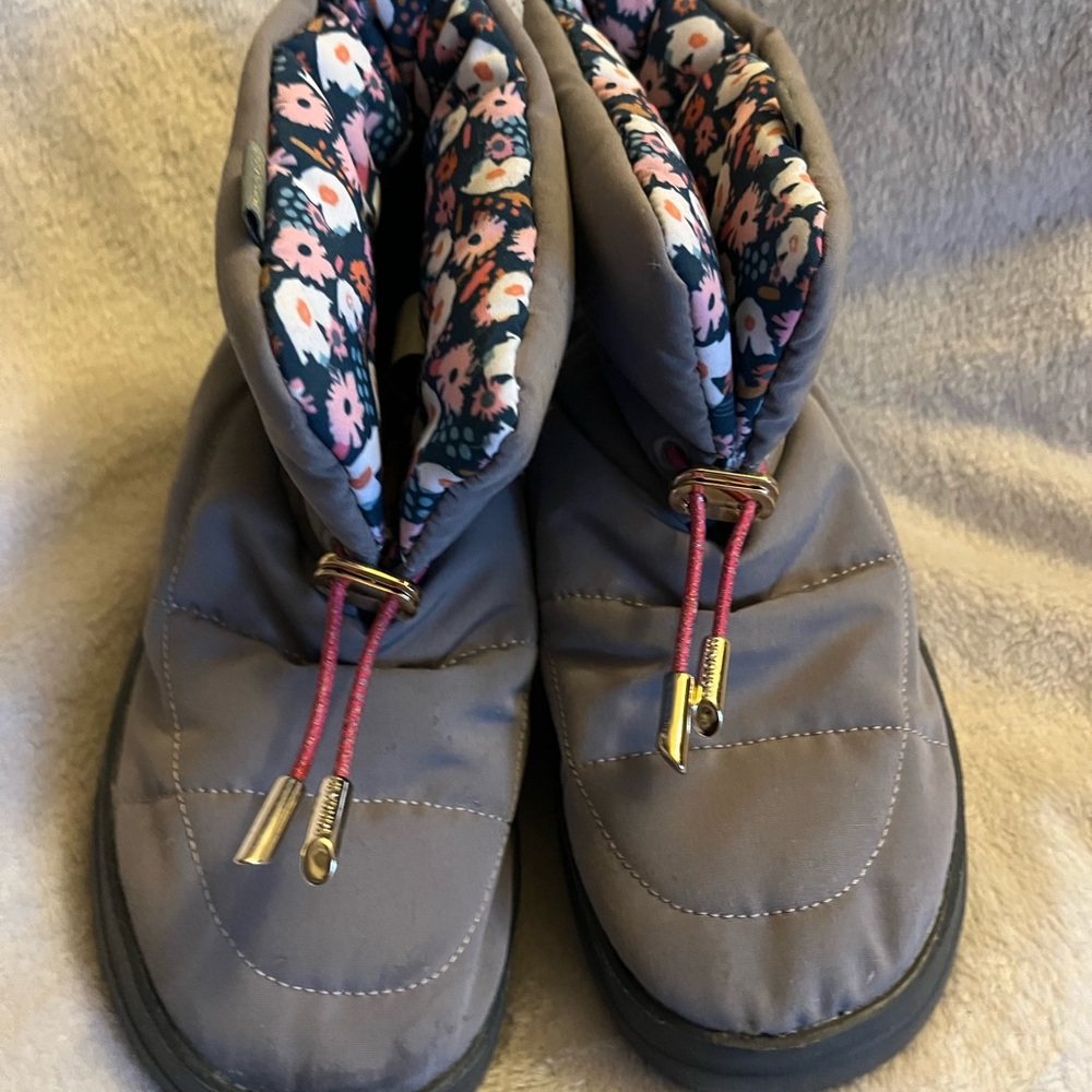 Hey Dude kids cold weather boot